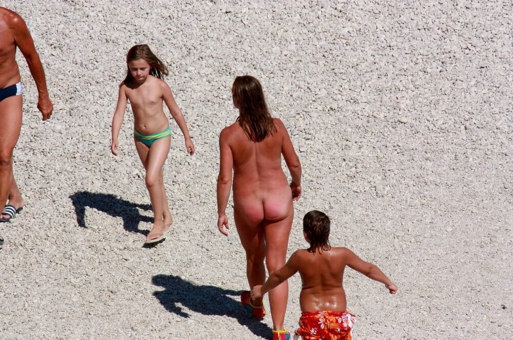 Naturism photo gallery # 8 - Nudism promotes happiness and well-being