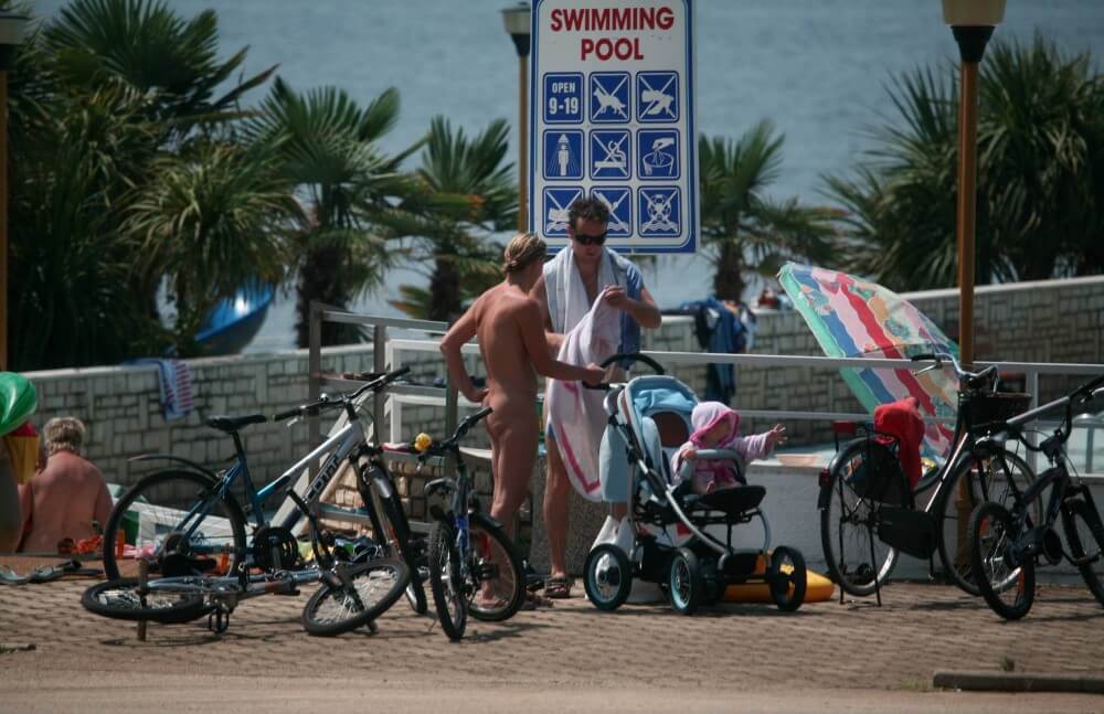 Poolside Camp Gathering pics - Freedom of choice allows one to be oneself and to be a naturist