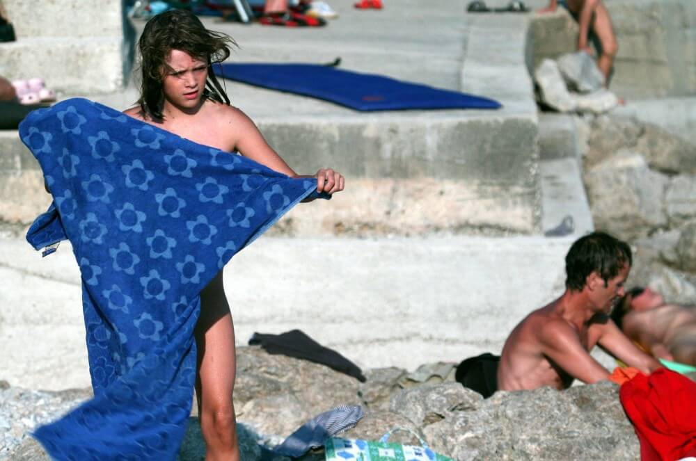 Nudist Rocky Family Angle - The idea of being naked is good