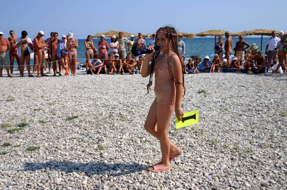Naturist Mic Speech photos - Ordinary people as naturists