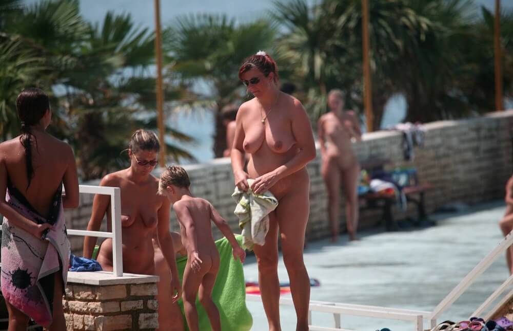 Boardwalk Biking pics - Naturism and respect for nature