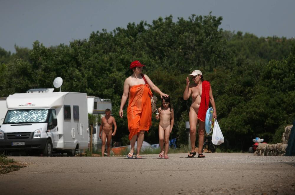 Bondi Beach Path Outskirt pics - Respect for differences is valued in the nudist movement