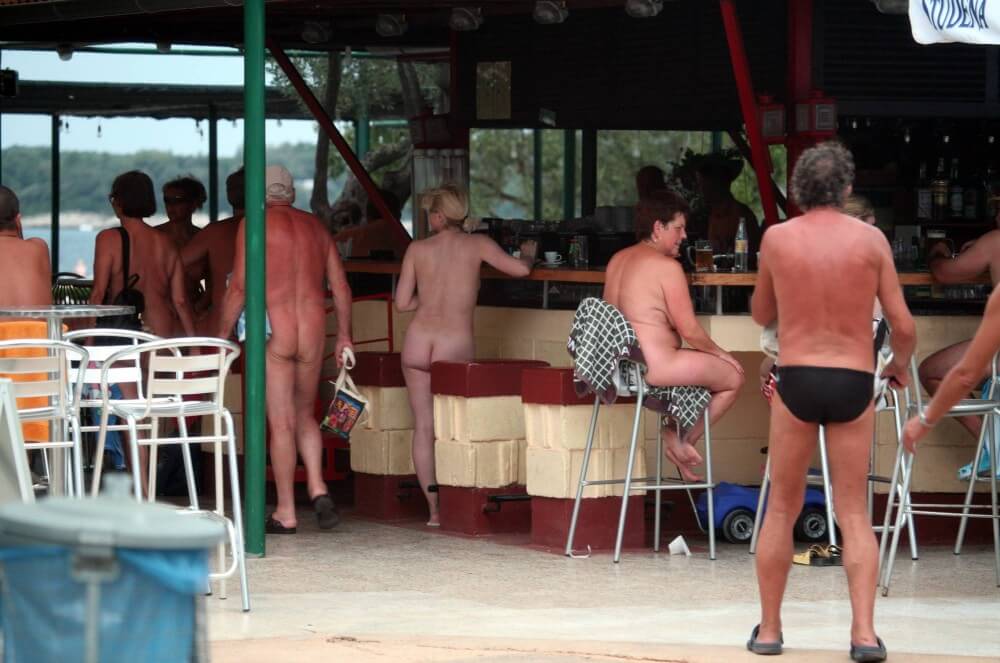 Outdoor diner view - Boundaries disappear in the world of naturism and nudism