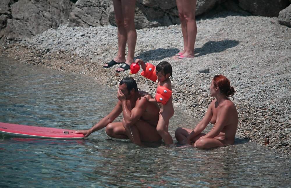 Beach Nudist Family Shore Camp pics - Nudism has been around for a very long time