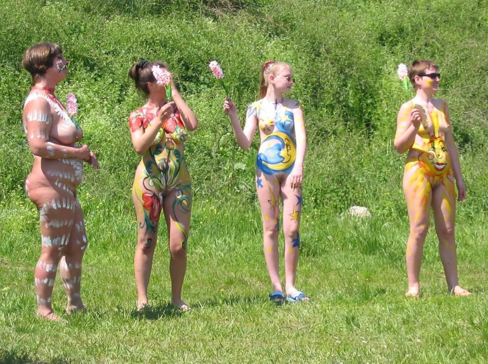 Family String-Apple Game Pics - Core values and goals of nudist clubs and organizations