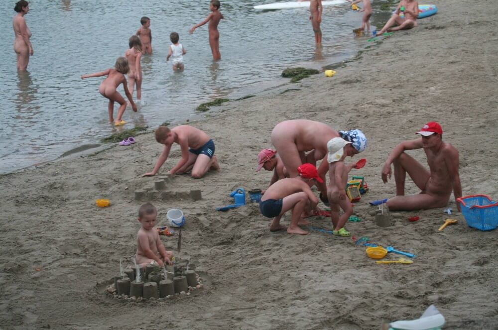 Nude Mom Nurture Series photos - Ordinary Citizens Consciously Practicing Nudism