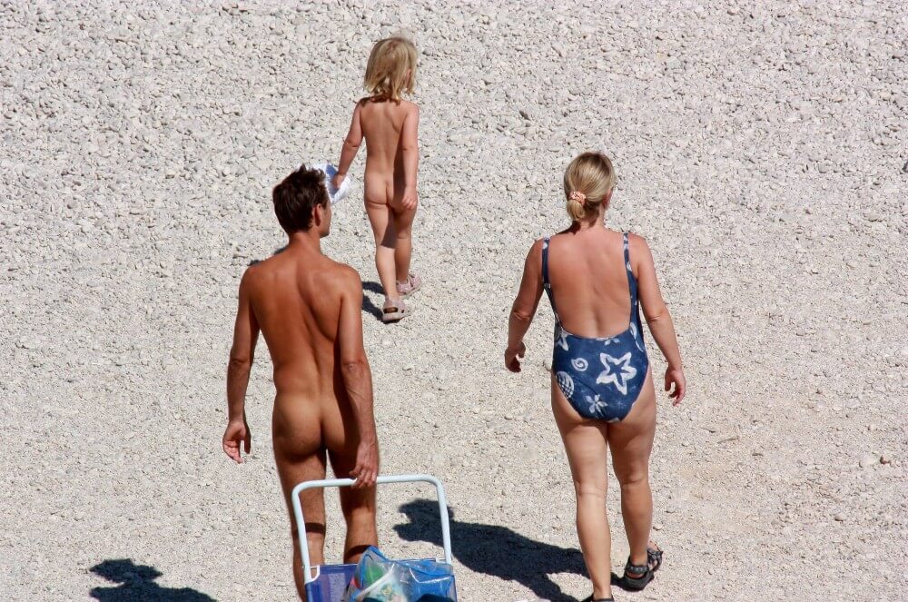 Beach Voyage Nudism Life pics - A nudist promotes tolerance and respect for others