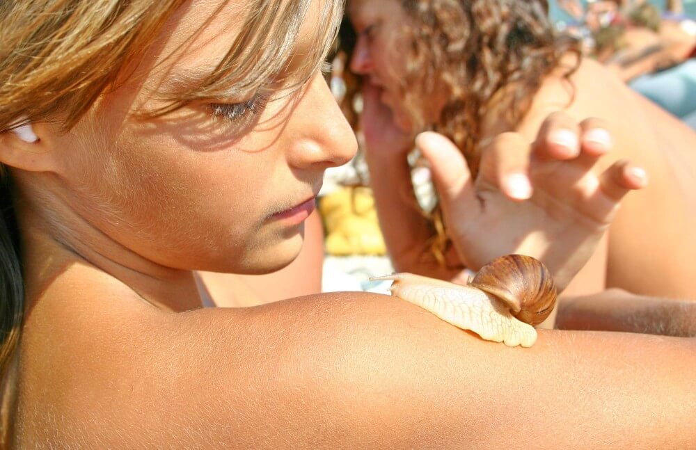 Ulitka Play On the Beach pics - Naturism helps us understand the important fact that the body is part of nature