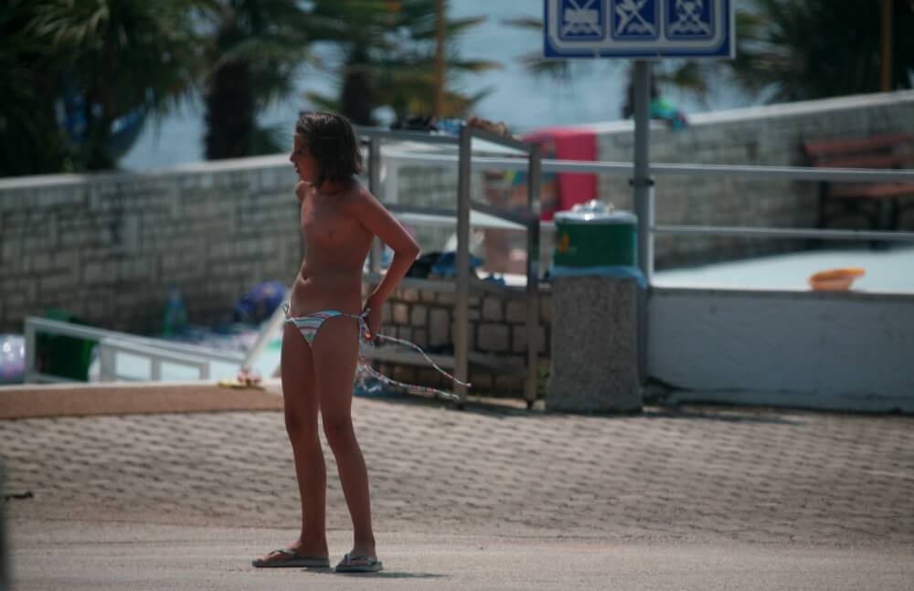 Naturist Pool Walkaround pics - Nudity as an expression of natural beauty