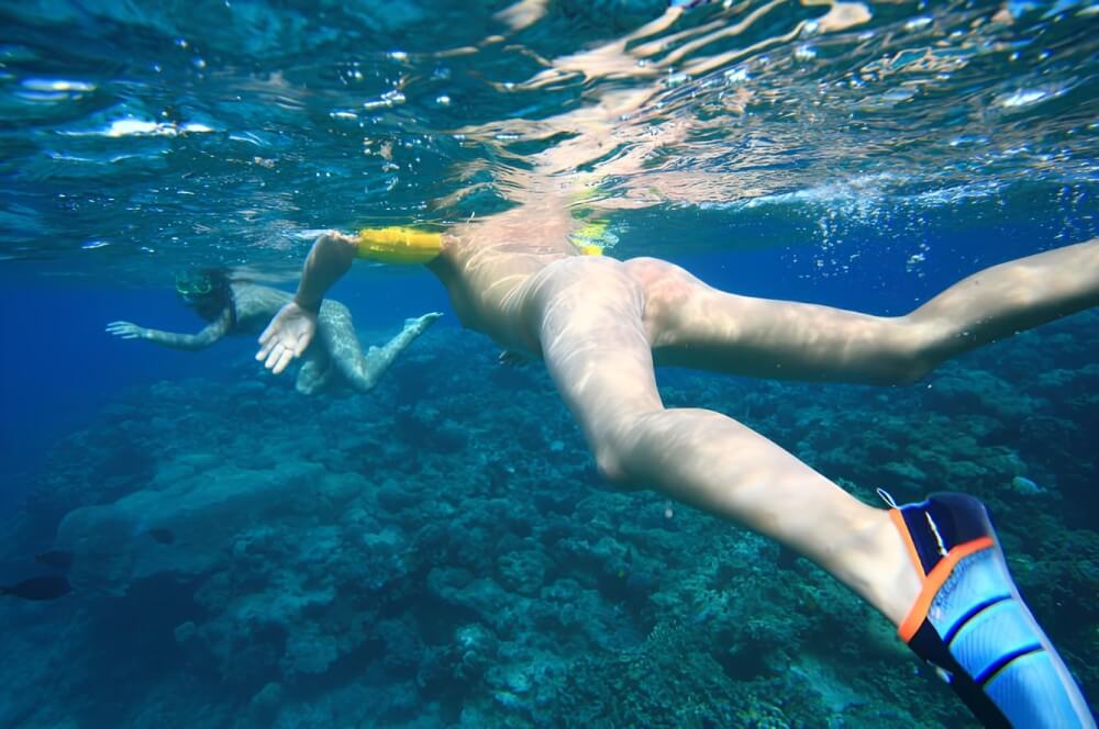 Nudism on the Red Sea photo gallery - Many naked men and women