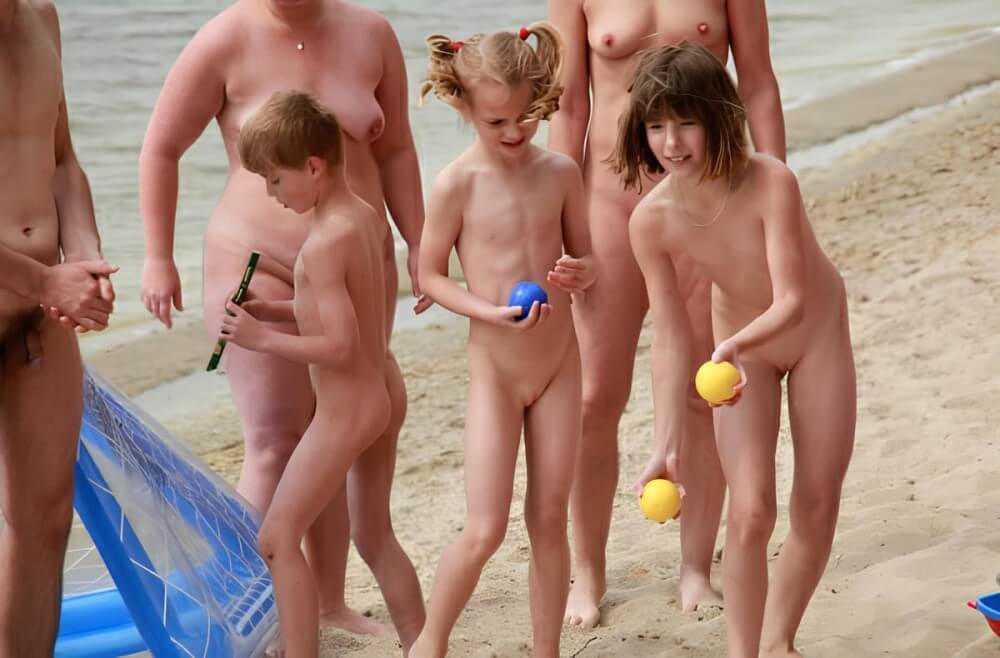 Lezero family games big gallery - Spectators are permitted to be naked