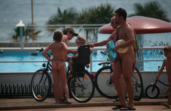 Freedom on two wheels: how cycling and hiking enrich the lives of nudists - The idea of personal freedom and self-acceptance is important in our nudist community