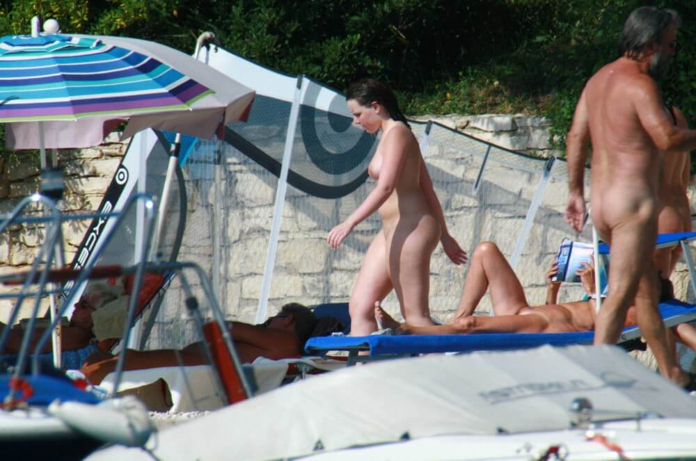 Girl Daytime Bath - Private nudist club