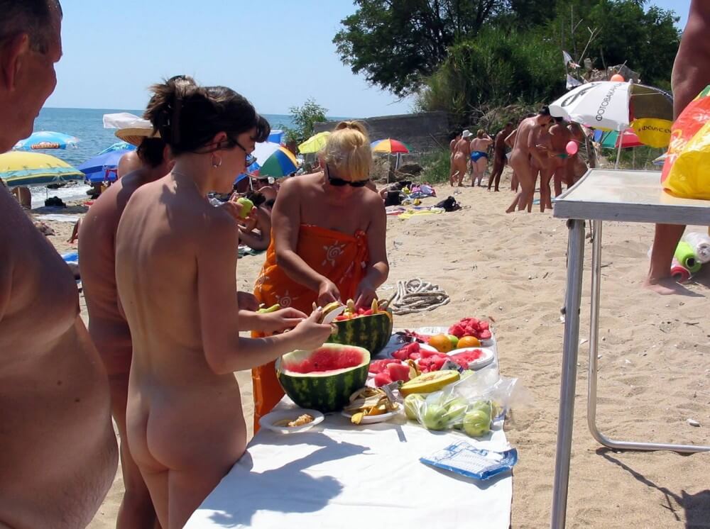 Bulgarian Nude Day Preps pics - Naturism teaches respect for ones body and its beauty