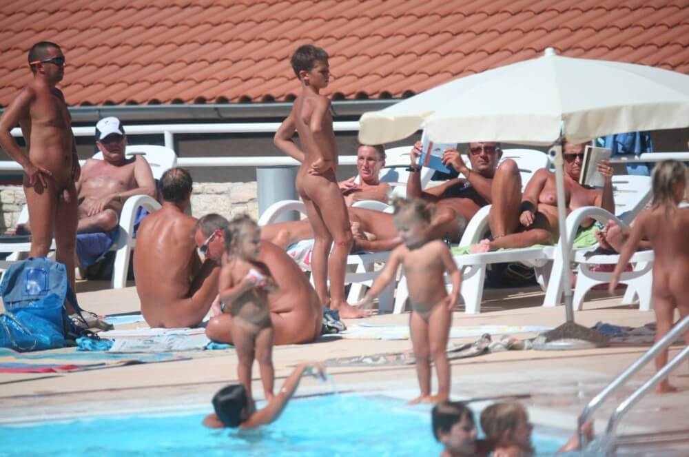 Pool Camping Sides gallery - Blending in with the crowd of nudists