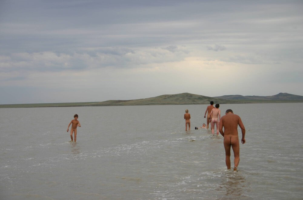 Black-Sea Body Mud Shots pics - Nudity in naturism is a way to experience freedom and harmony