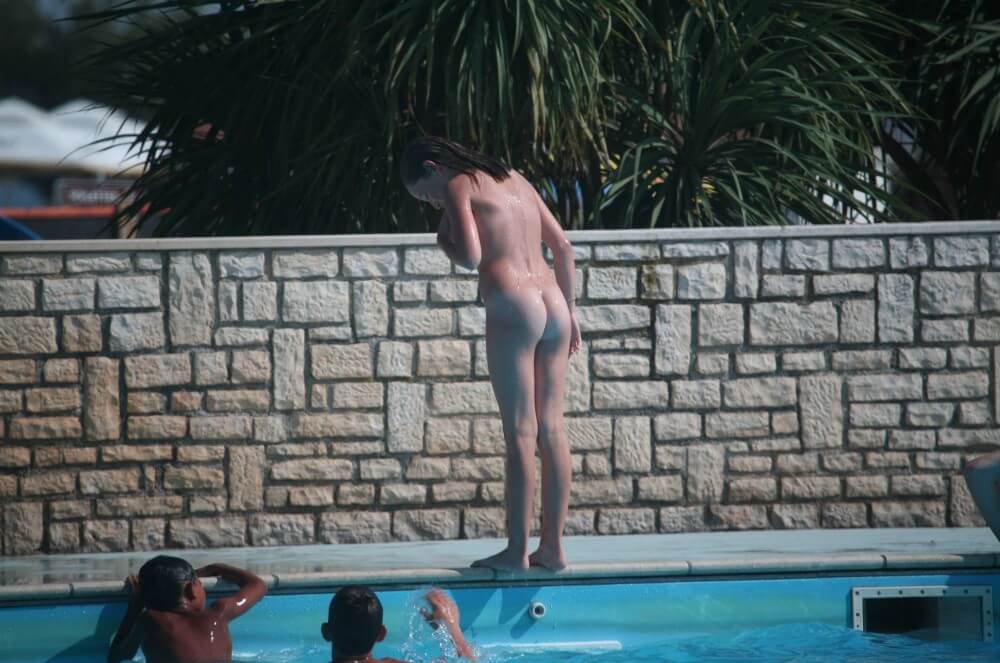 Naturist Pool-Side Singles pics - The Philosophy of Body Freedom