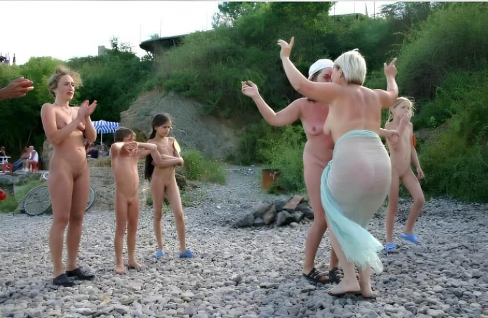 Dances on a beach pics - Interaction with nature through naturism and nudism