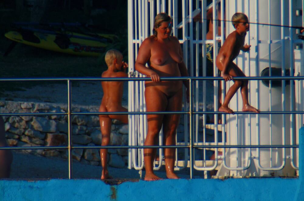 Uka FKK Water Play - Lightheartedness and ease are characteristic features of the practice of nudism and naturism