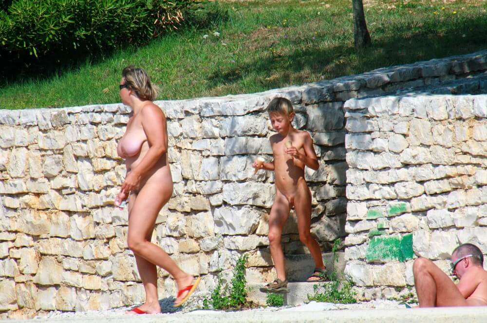 Ula FKK Wall-Side Families pics - Respect for differences is valued in the nudist movement