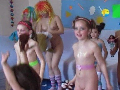 Naturism Freedom: Disco - Nudism helps people accept themselves