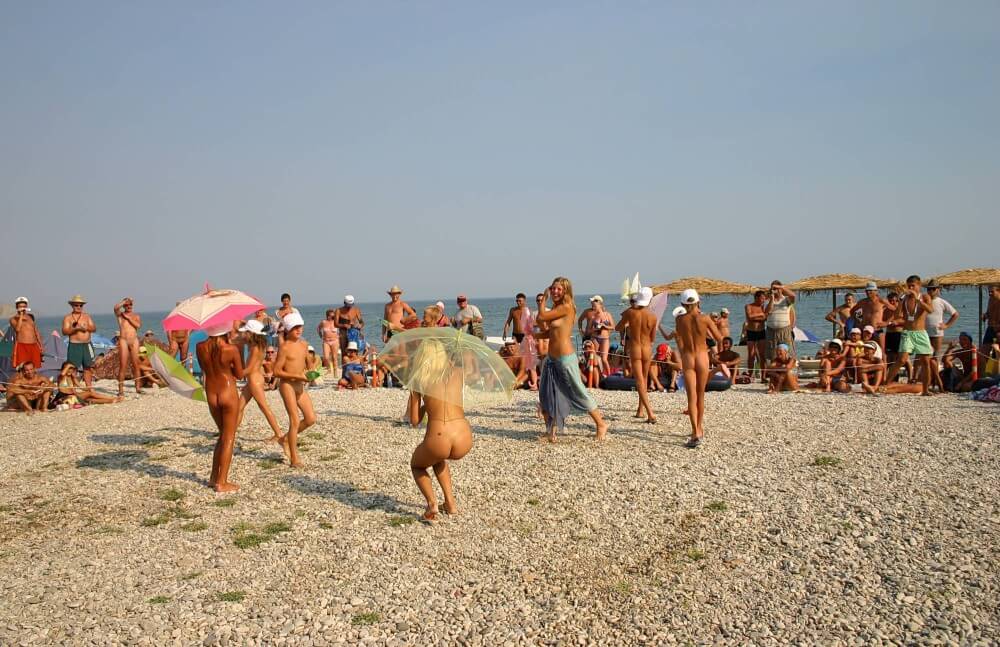Ribbon and Umbrella Dance pics - Boundaries disappear in the world of naturism and nudism