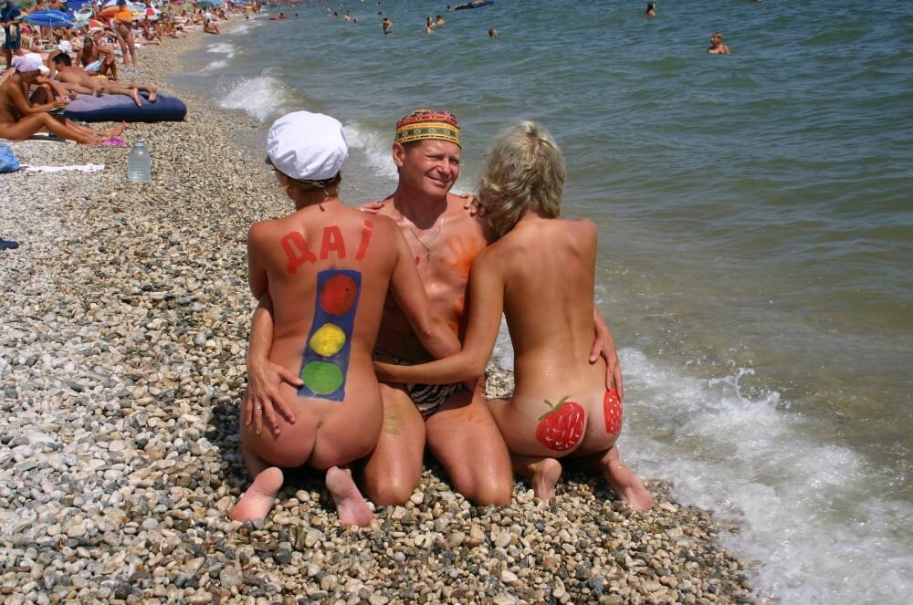 Bold Outdoor Nude Poses pics - Nudism encourages love for nature and oneself