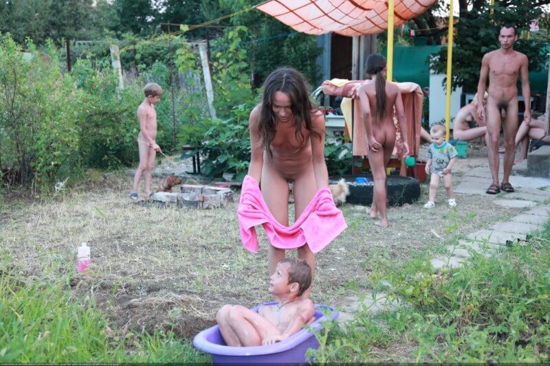 Green barrel of fun-grassy fields of gold photos - Freedom of choice is important for anyone who wishes to become a naturist
