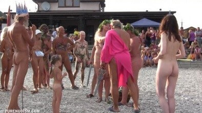 Cool Day At The Beach 4 - Boundaries disappear in the world of nudism
