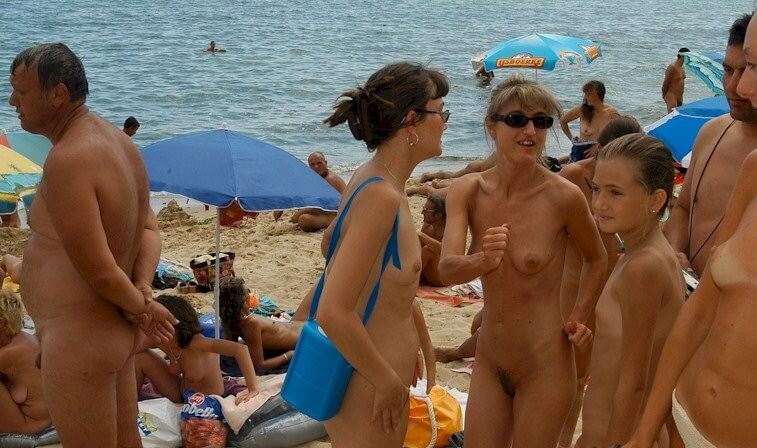 Documentary video naturism 1999 - Naturism and nudism value openness and sincerity