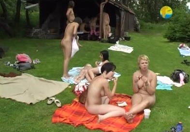 Naturist Freedom: Cottage Picnic - The emergence of naturism is linked to the name of Soren Sorensen