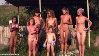 Coastral Paradise Full HD - Nudism helps strengthen friendships