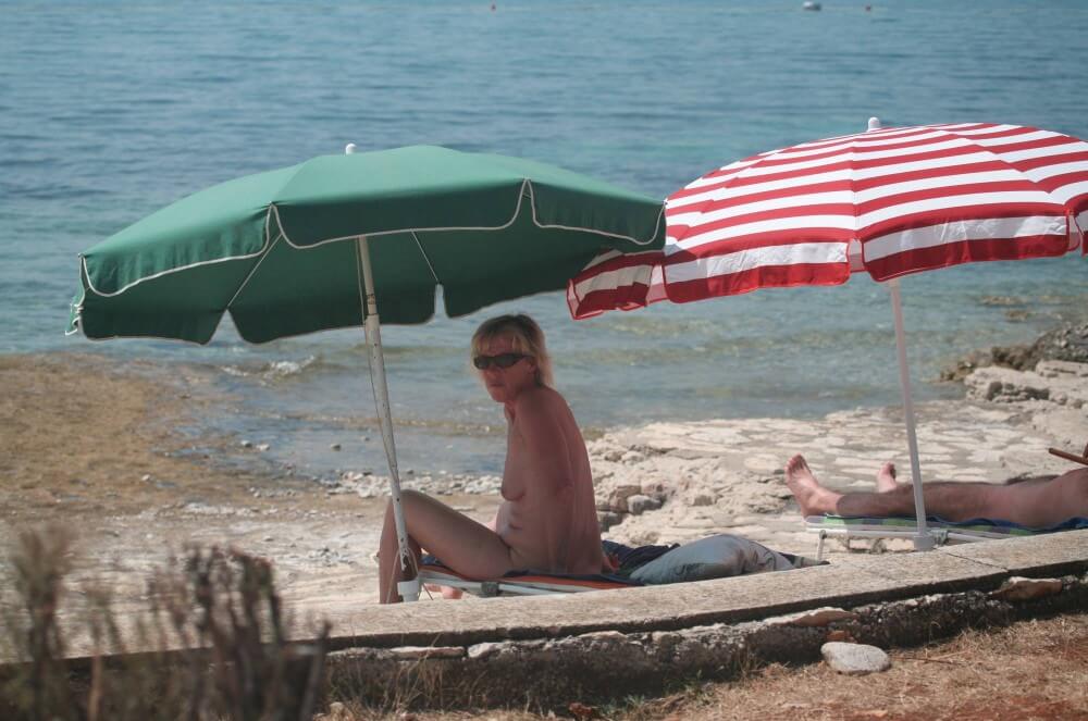 FKK Beachline Front pics - Current trends in the development of the naturist movement