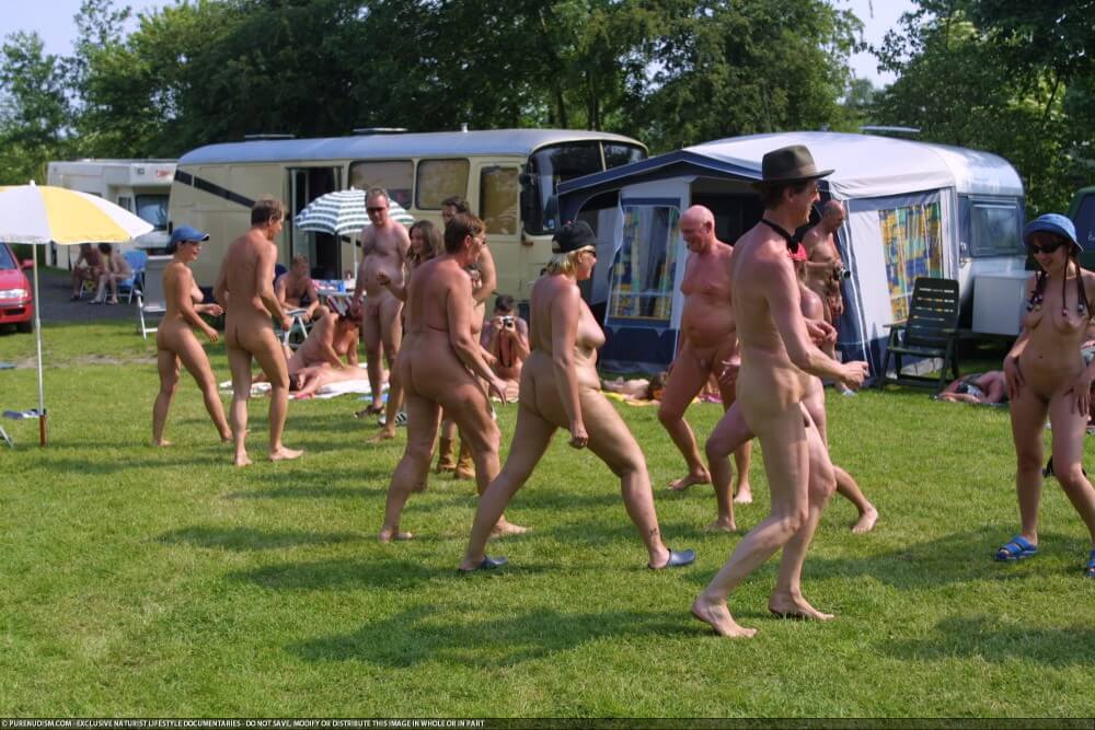 Naturism photo gallery # 53 - The naked body is an expression of freedom
