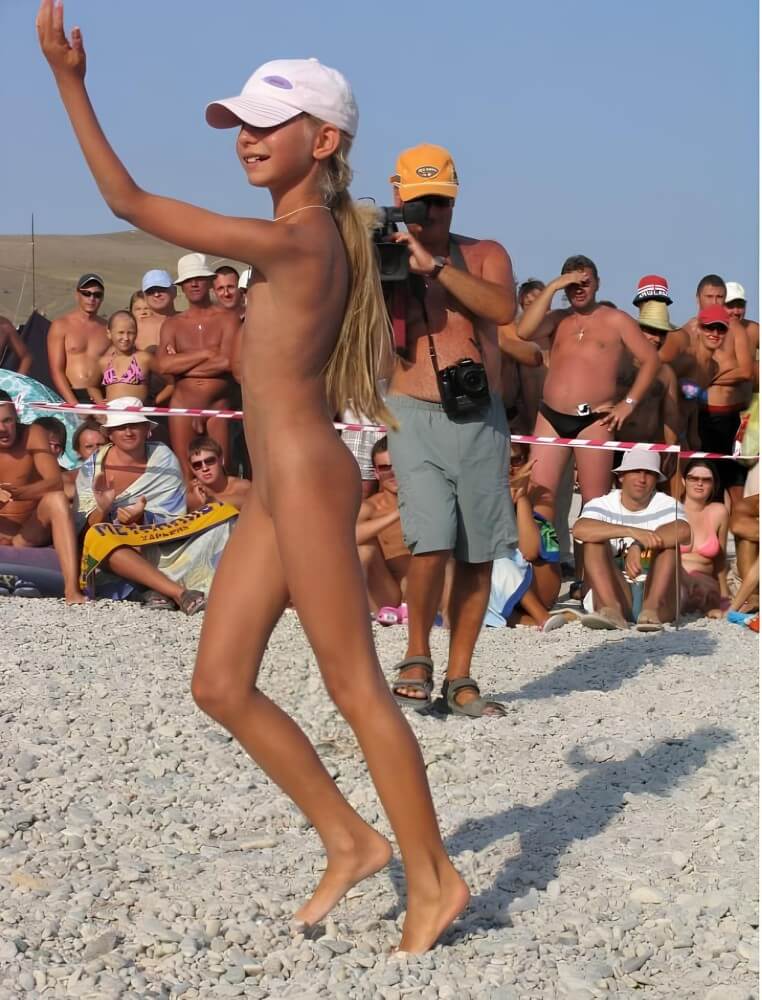 Holiday of the Neptune photos - Nudism helps people accept themselves