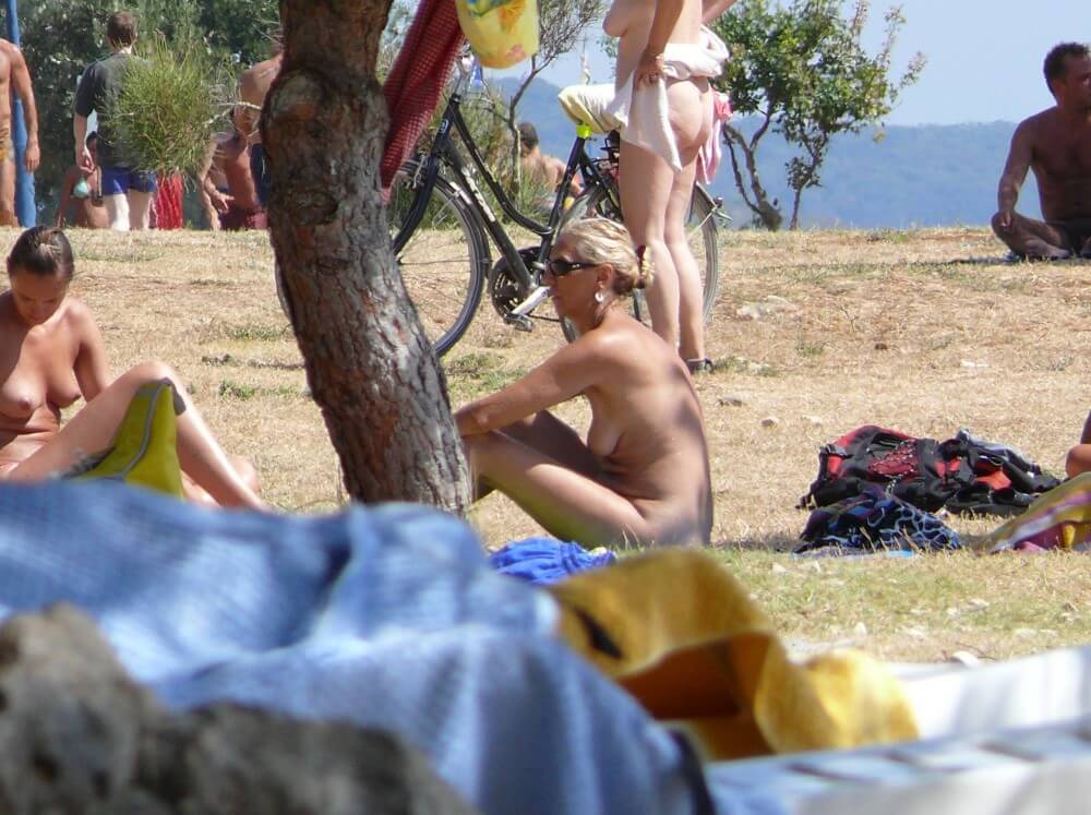 Ula FKK Shore Perspective pics - It strives for inner balance—not being afraid to be naked among those like you