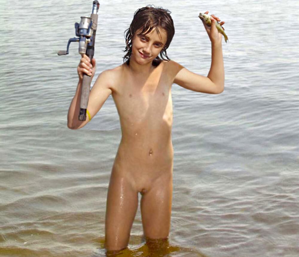 Naturism photo gallery # 42 - Many beautiful people without clothes