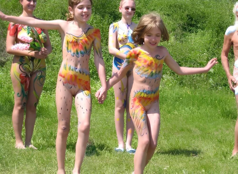 Naturism photo gallery # 29 - The practice of nudism helps to overcome stereotypes and insecurities