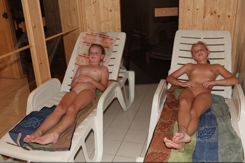 Record center relaxation photos - Activities conducted in a state of complete nudity