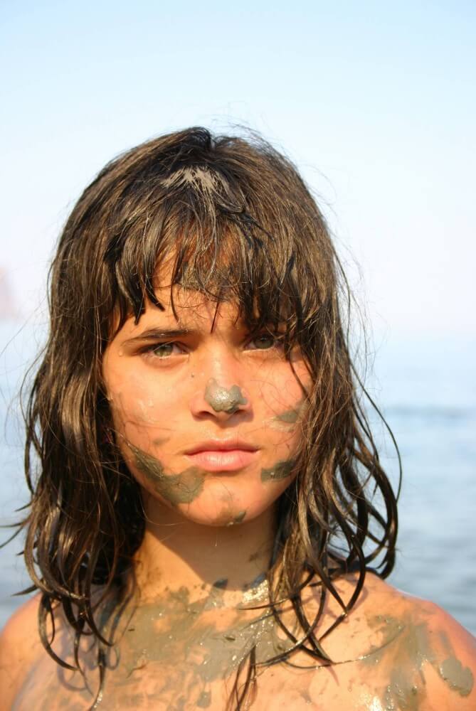 Courageous Naturist Girl pics - In naturism, sincerity and openness toward others are valued