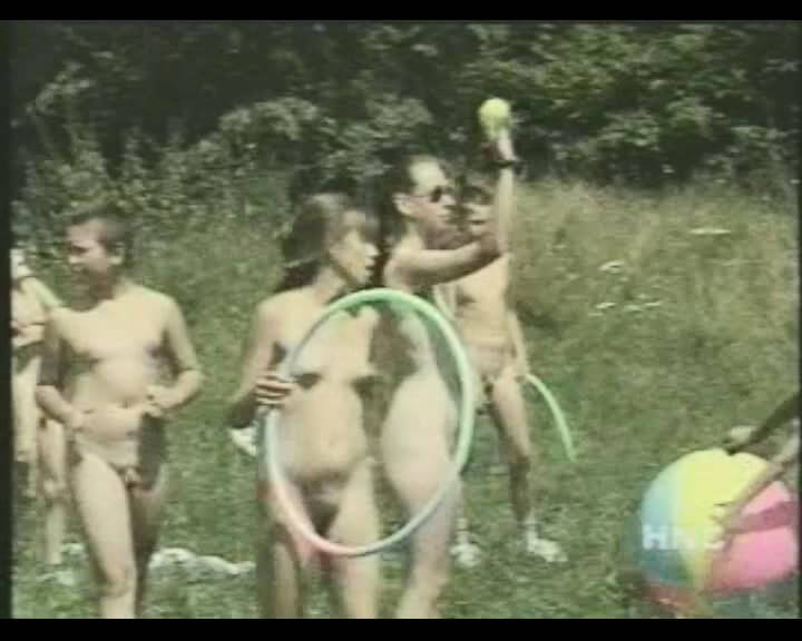 Helios Natura: Nudi Youth Weekend - Nudism promotes psychological and physical well-being