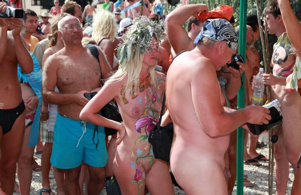 Neptune Painting Couple pics - Growing up on a nude beach