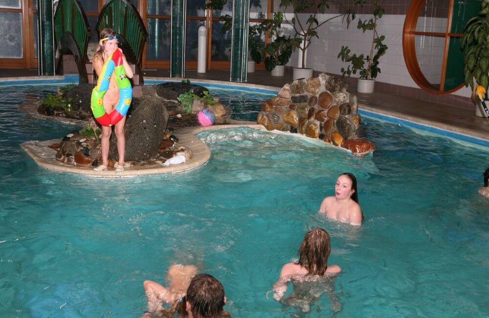 2010 Gym and Sauna gallery - Many beautiful people without clothes