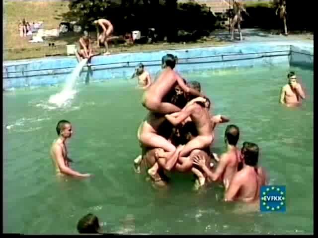 Helios Natura: Athletes of the Sun Eurovid - Values trust and friendliness among naked people